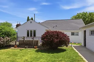 1035 N 43 St, Manitowoc, WI 54220 - Photo 1