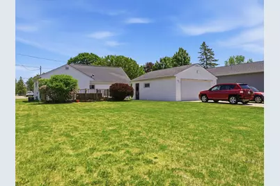 1035 N 43 St, Manitowoc, WI 54220 - Photo 11