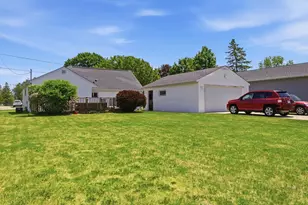 1035 N 43rd St, Manitowoc, WI 54220 - Photo 11