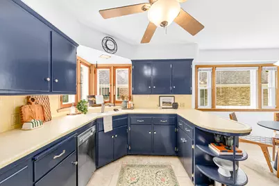 2914 N 69th St, Milwaukee, WI 53210 - Photo 9