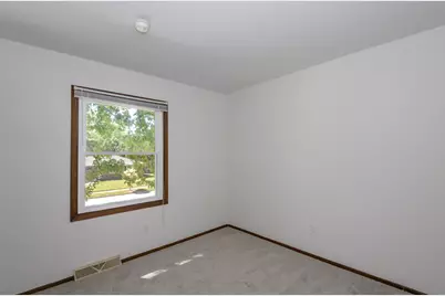 519  Greenfield Dr, Grafton, WI 53024 - Photo 19