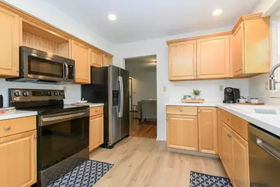 519  Greenfield Dr, Grafton, WI 53024 - Photo 11