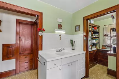 1980 S 73rd St, West Allis, WI 53219 - Photo 9