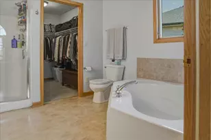 8125 Doe Glen Ct, Racine, WI 53406 - Photo 21