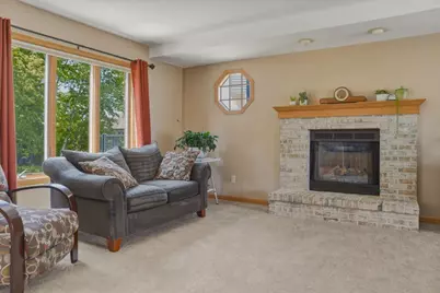 8125  Doe Glen Ct, Racine, WI 53406 - Photo 5