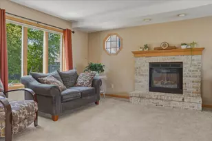 8125 Doe Glen Ct, Racine, WI 53406 - Photo 5