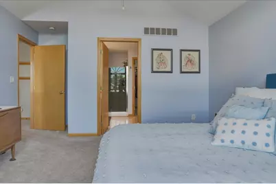 8125  Doe Glen Ct, Racine, WI 53406 - Photo 17