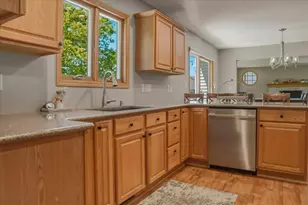 8125 Doe Glen Ct, Racine, WI 53406 - Photo 9