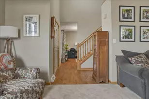 8125 Doe Glen Ct, Racine, WI 53406 - Photo 3