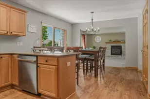 8125 Doe Glen Ct, Racine, WI 53406 - Photo 11