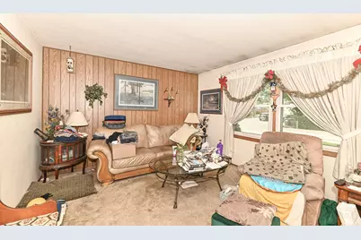 5712  Glenwood Dr, Racine, WI 53406 - Photo 7