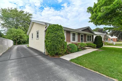 5712  Glenwood Dr, Racine, WI 53406 - Photo 3