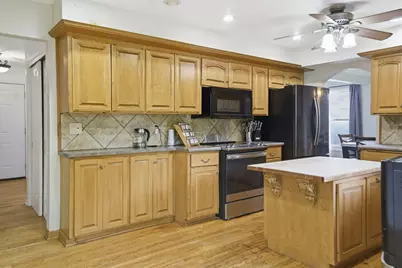 N83W18025  Le Mons Dr, Menomonee Falls, WI 53051 - Photo 7