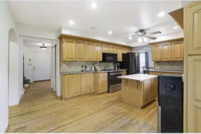 N83W18025  Le Mons Dr, Menomonee Falls, WI 53051 - Photo 11