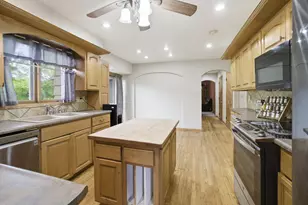 N83W18025 Le Mons Dr, Menomonee Falls, WI 53051 - Photo 9