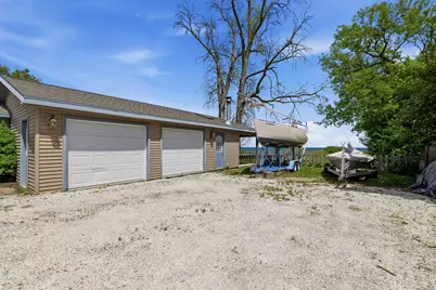 613 N 4 St, Manitowoc, WI 54220 - Photo 17