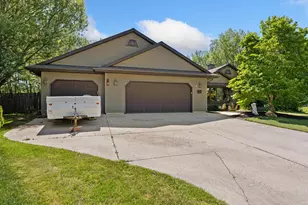 1207 Hummingbird Pl, Sheboygan Falls, WI 53085 - Photo 1