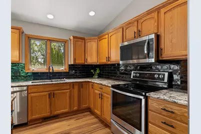1207  Hummingbird Pl, Sheboygan Falls, WI 53085 - Photo 13
