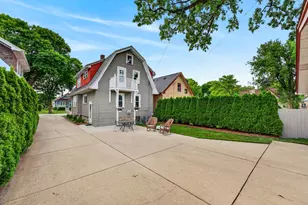 2204 S 67th Pl, West Allis, WI 53219 - Photo 17