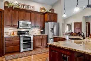 911 Steven Pl, Campbell, WI 54603 - Photo 5