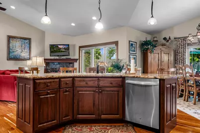911  Steven Pl, Campbell, WI 54603 - Photo 11