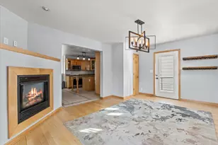 1725 N Astor St, Milwaukee, WI 53202 - Photo 15