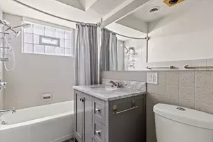 1725 N Astor St, Milwaukee, WI 53202 - Photo 17
