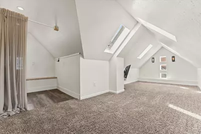 1725 N Astor St, Milwaukee, WI 53202 - Photo 23