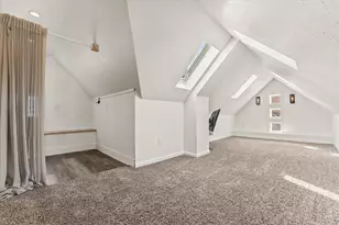 1725 N Astor St, Milwaukee, WI 53202 - Photo 23