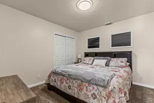 1725 N Astor St, Milwaukee, WI 53202 - Photo 7