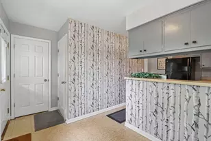 1561 S 169th St, New Berlin, WI 53151 - Photo 9