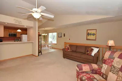 4950 W Maple Leaf Cir, Greenfield, WI 53220 - Photo 7