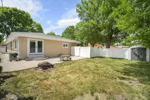 11825 W Washington St, West Allis, WI 53214 - Photo 21