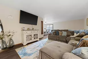 10112 W Sharon Ln, Milwaukee, WI 53225 - Photo 3