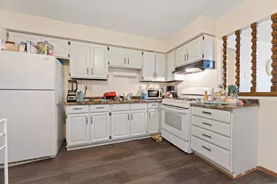 10112 W Sharon Ln, Milwaukee, WI 53225 - Photo 9