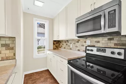 547  Forest St, Hartford, WI 53027 - Photo 3