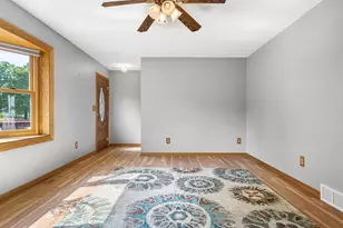1527 Holley St, Holmen, WI 54636 - Photo 9