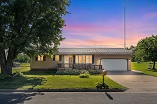 715 Chicago Ave, Viroqua, WI 54665 - Photo 1