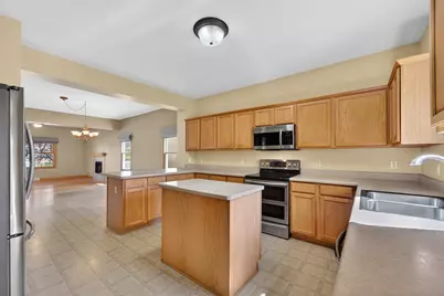 6547  Parkway Cir, Racine, WI 53406 - Photo 13