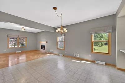 6547  Parkway Cir, Racine, WI 53406 - Photo 9