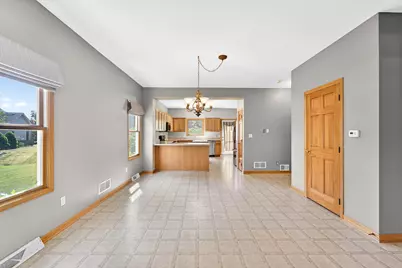6547  Parkway Cir, Racine, WI 53406 - Photo 7