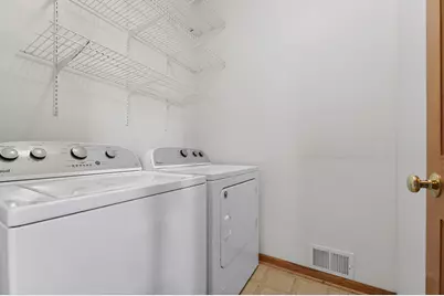 6547  Parkway Cir, Racine, WI 53406 - Photo 15