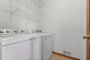 6547 Parkway Cir, Racine, WI 53406 - Photo 15