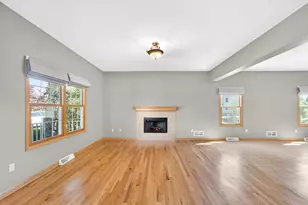 6547 Parkway Cir, Racine, WI 53406 - Photo 5