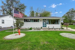 1718 Nagle Ave, Manitowoc, WI 54220 - Photo 1
