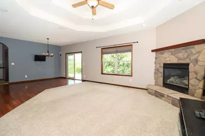 W245N2799  Single Tree Dr, Pewaukee, WI 53072 - Photo 5