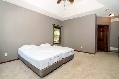W245N2799  Single Tree Dr, Pewaukee, WI 53072 - Photo 17