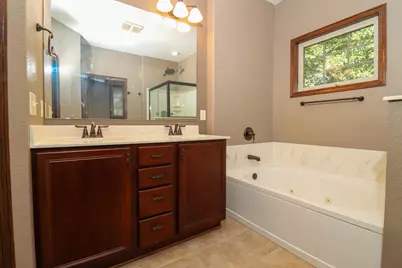 W245N2799  Single Tree Dr, Pewaukee, WI 53072 - Photo 19