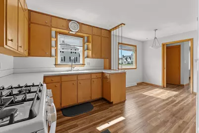 1041 N 17th St, Manitowoc, WI 54220 - Photo 5
