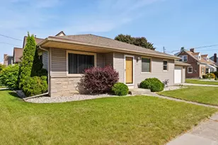 1041 N 17th St, Manitowoc, WI 54220 - Photo 1
